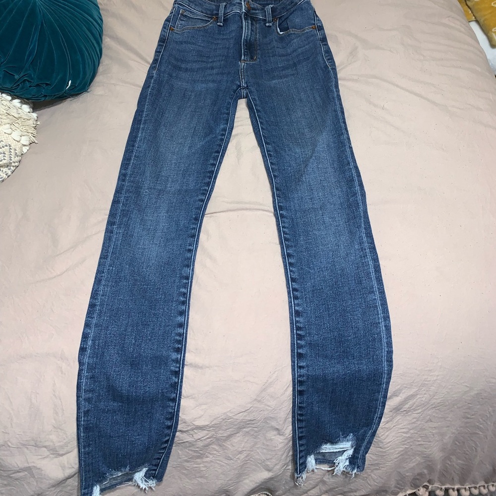 ABERCROMBIE MEDIUM WASH SKINNY JEANS